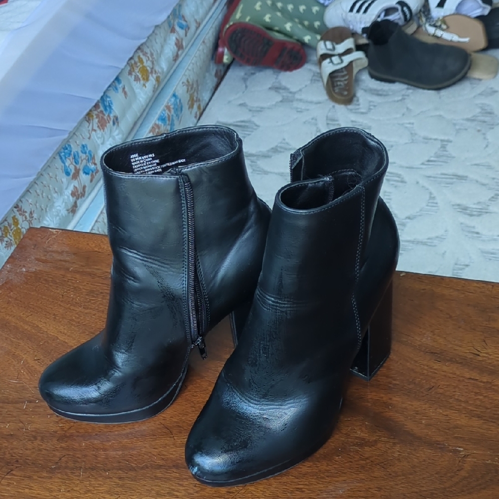 Black Heeled Boots with Chunky Heel
